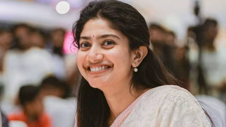 Sai Pallavi : బాలీవుడ్ హీరోకి అండగా నిలిచిన సాయి పల్లవి..