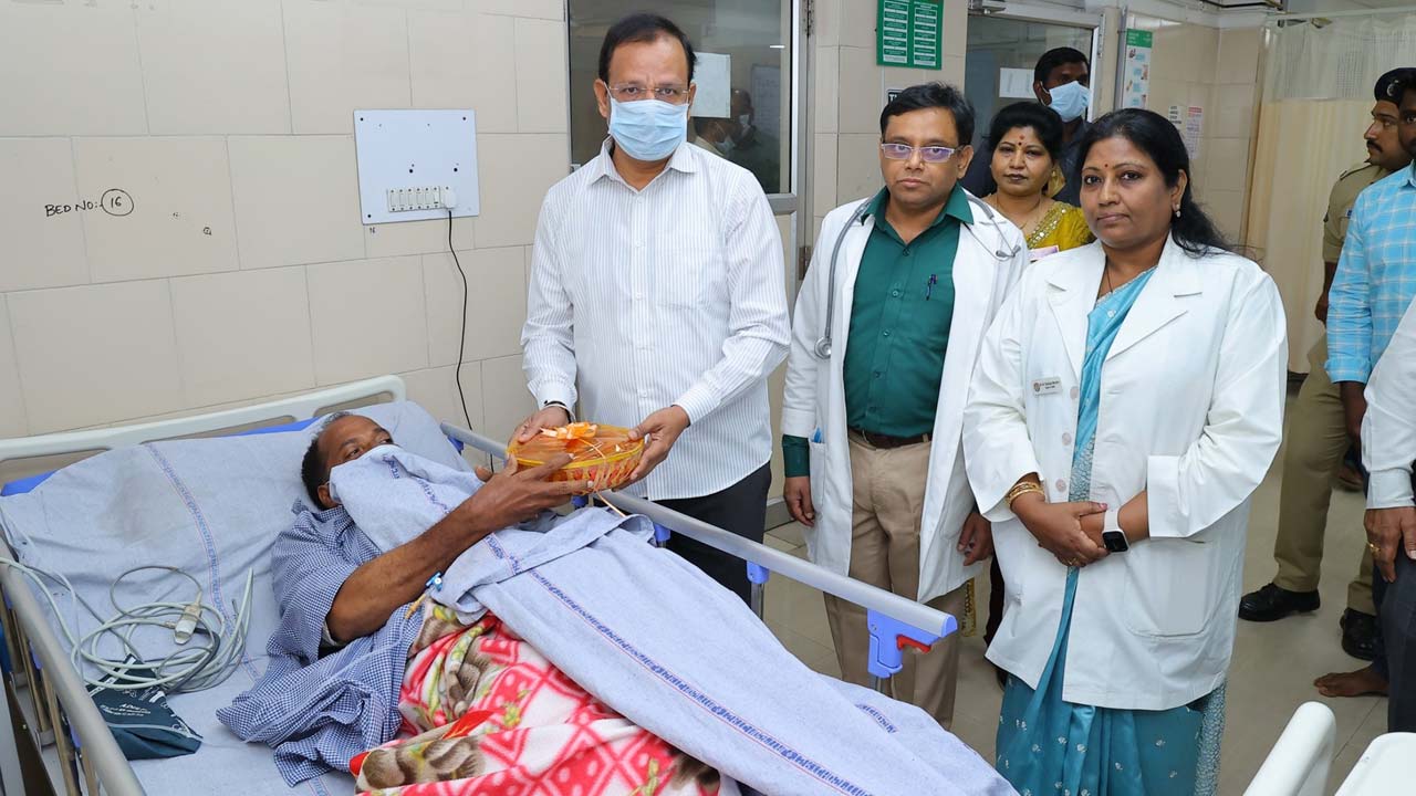 VC Sajjanar: ఆర్టీసీ సిబ్బందిపై దాడుల‌కు పాల్పడితే చట్టపరమైన చర్యలు..