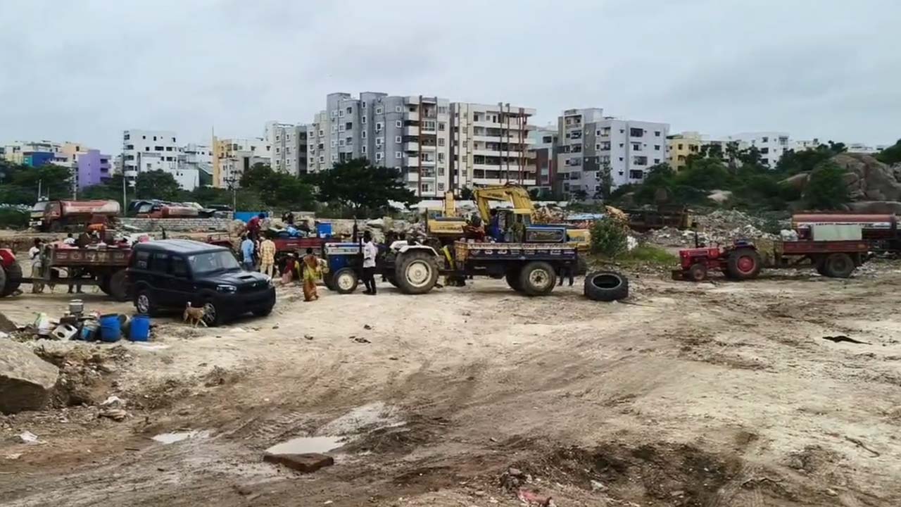 HYDRA: మాదాపూర్ లోని సున్నం చెరువు వద్ద హైడ్రా కూల్చివేతలు..