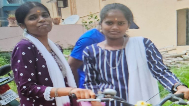 Hyderabad: ఉరేసుకుని అక్కాచెల్లెళ్లు ఆత్మహత్య.. ఎందుకంటే..?