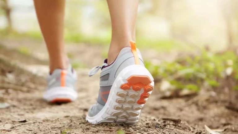 Health Tips: అవసరానికి మించి నడుస్తున్నారా?.. ఈ సమస్యలను కోరి తెచ్చుకున్నట్టే!