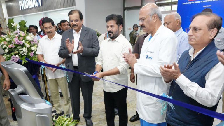 Revanth Reddy: ఒక్క నెల ప్రభుత్వ ఆసుపత్రిలో పని చేయండి.. వైద్యులకు సీఎం విజ్ఞప్తి!