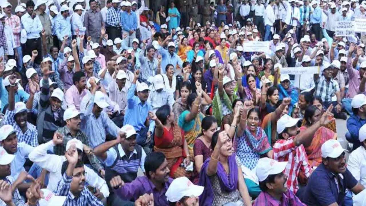 AP Employee unions: ప్రభుత్వానికి ఉద్యోగ సంఘాల హెచ్చరికలు..!