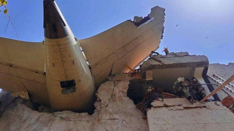 Ahmedabad Plane Crash: అంతర్జాతీయ మీడియాకు పైలట్ల సంఘం లీగల్ నోటీసు.. ఏముందంటే..!