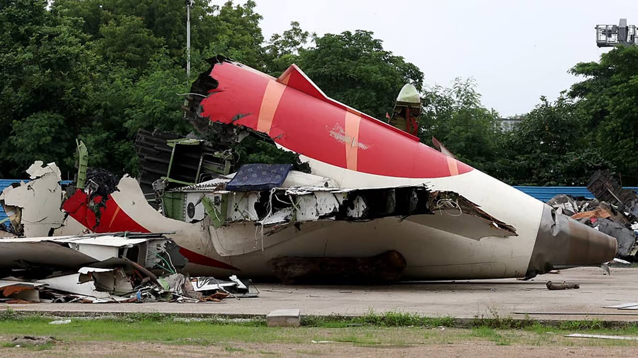 Ahmedabad Plane Crash: పైలట్‌పై తీవ్ర ఆరోపణలు.. ఖండించిన పైలట్ సంఘాలు