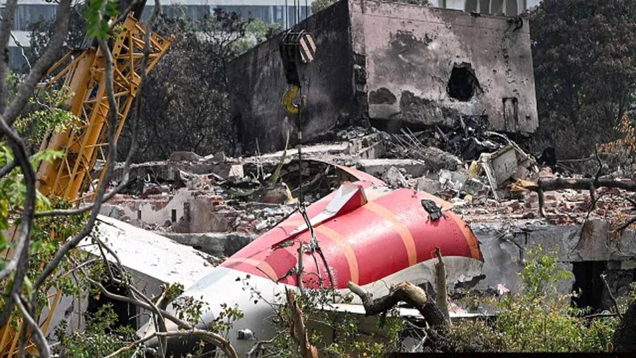 Ahmedabad Plane Crash: అహ్మదాబాద్ విమాన ప్రమాదంపై వాల్ స్ట్రీట్ జర్నల్ ప్రత్యేక కథనం! ఏం తేల్చిందంటే..!