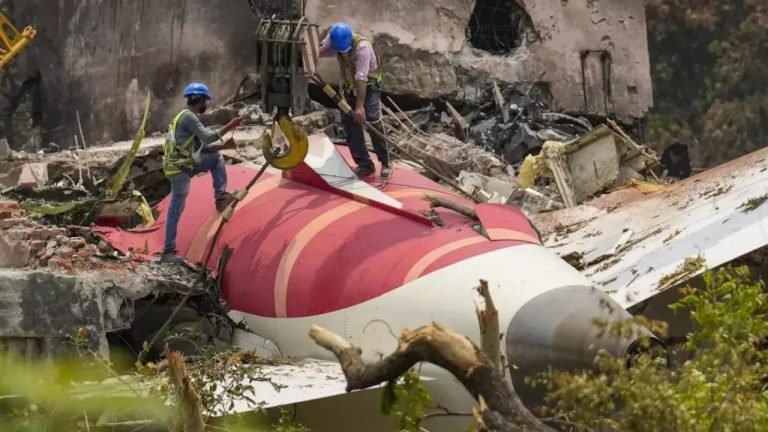 Air India Crash: ఎయిర్ ఇండియా క్రాష్ తర్వాత, ‘‘సిక్ లీవ్‌లు’’ పెట్టిన 112 మంది పైలట్లు