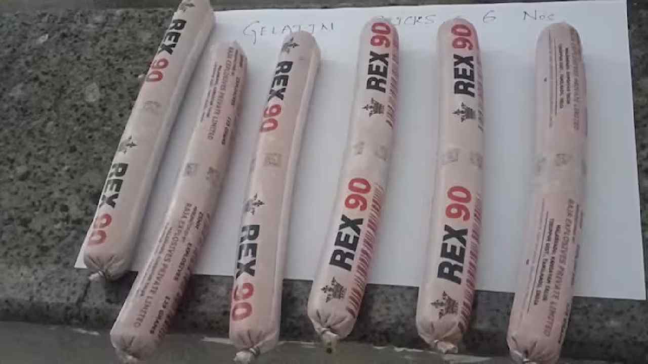 Bengaluru: బెంగళూర్ బస్టాండ్‌లో పేలుడు పదార్థాలు..జెలటిన్ స్టిక్స్, డిటోనేటర్స్ స్వాధీనం..