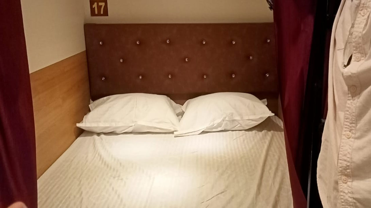 Capsule Hotel1