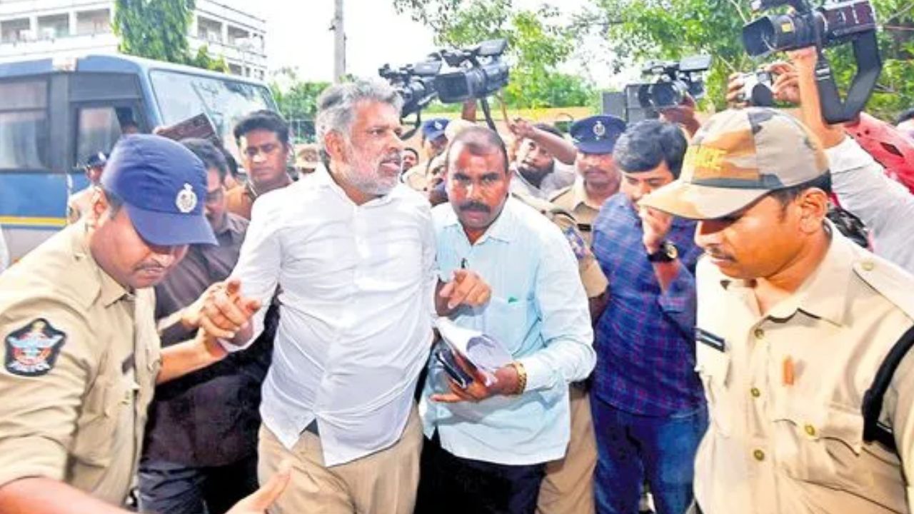 Chevireddy Bhaskar Reddy: జైలు వద్ద ఆగని చెవిరెడ్డి హంగామా.. మూల్యం తప్పదు అంటూ..!