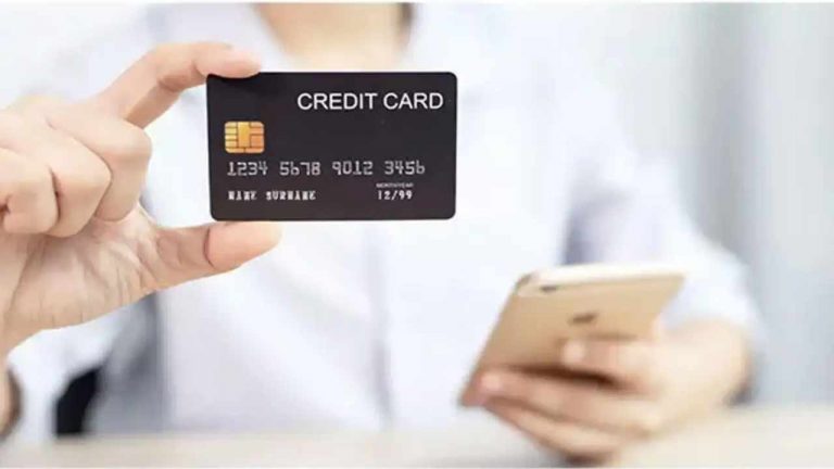 Credit Cards: అప్పుల్లో చిక్కుకుంటున్న మధ్య తరగతి ప్రజలు.. 93 శాతం మంది క్రెడిట్ కార్డుల వినియోగం