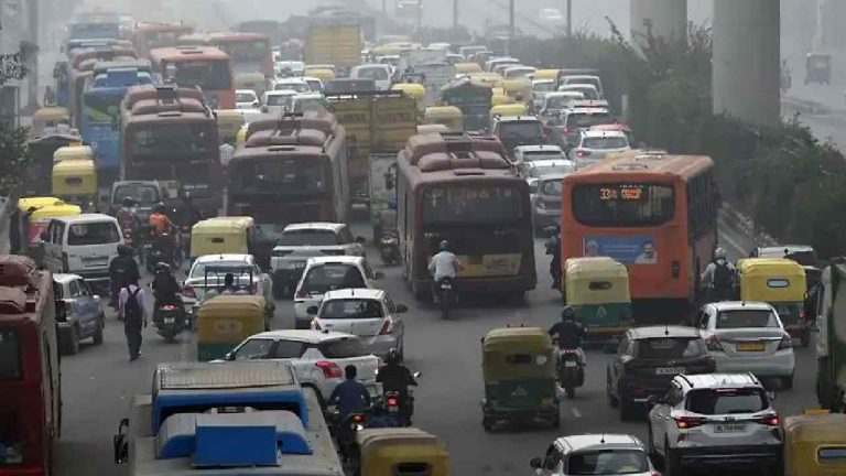 Delhi Vehicle Policy : పాత వాహనాల నిషేధంపై ఢిల్లీ ప్రభుత్వం యూటర్న్..