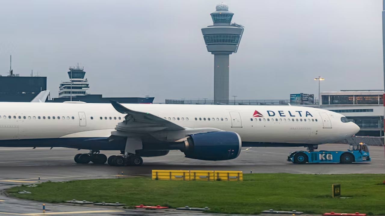 Delta Airlines: గాల్లో ఉండగా విమానంలో కుదుపులు.. ఎమర్జెన్సీ ల్యాండింగ్