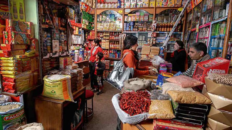 GST: మధ్యతరగతికి గుడ్ న్యూస్ చెప్పనున్న కేంద్రం.. వీటి ధరలు తగ్గే అవకాశం..