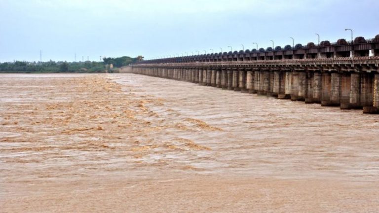 Godavari Flood: భారీ వర్షాలకు ఉగ్రరూపం దాల్చిన గోదావరి..!