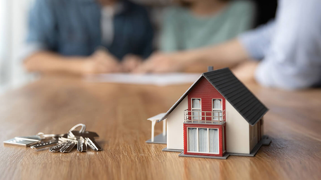 Home Lone:  సొంత ఇల్లు కట్టుకోవాలని అనుకుంటున్న వాళ్లకి గుడ్‌న్యూస్.. ఈ బ్యాంకుల్లో వడ్డీ తగ్గింపు..