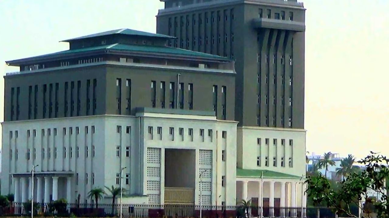 HYDRAA: హైడ్రా ఫాతిమా కాలేజీ పట్ల ఎందుకు మెతక వైఖరి అవలంబిస్తోంది..?