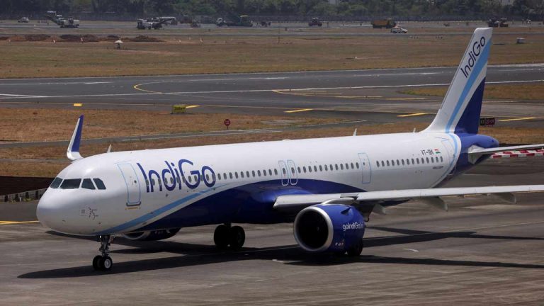 Indigo Flight: తిరుపతిలో ఇండిగో విమానానికి తప్పిన ప్రమాదం