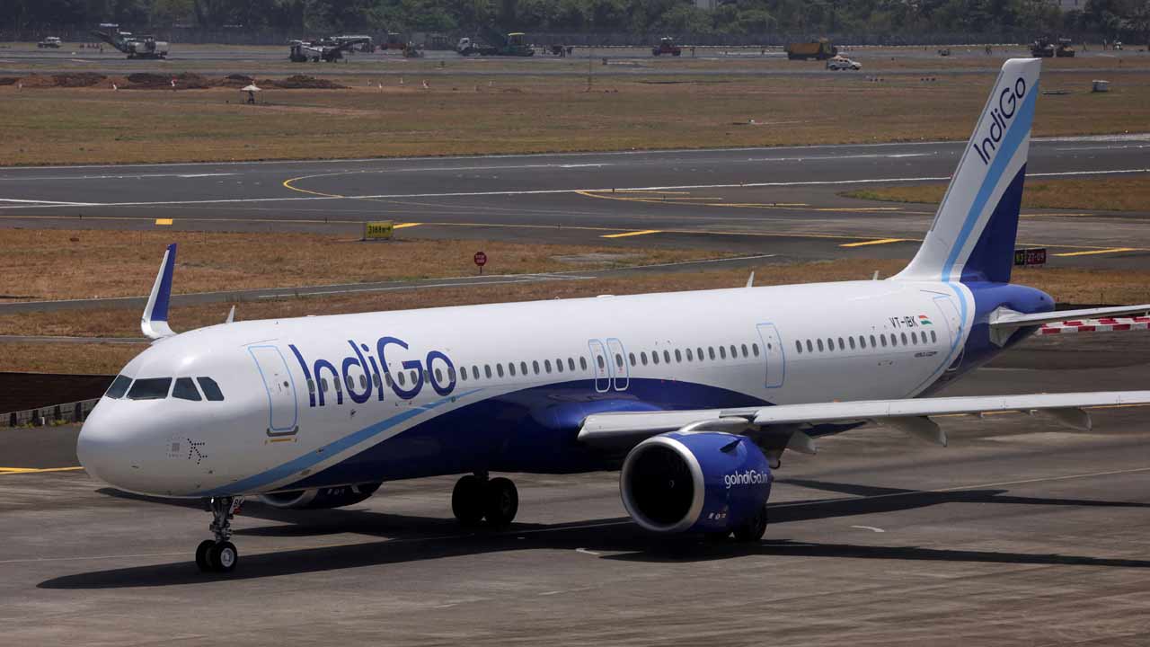 Indigo Flight: తిరుపతిలో ఇండిగో విమానానికి తప్పిన ప్రమాదం