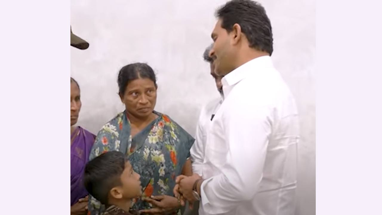 Singayya Death Case: సింగయ్యను ఎవరో చంపేశారు..  భార్య సంచలన ఆరోపణలు