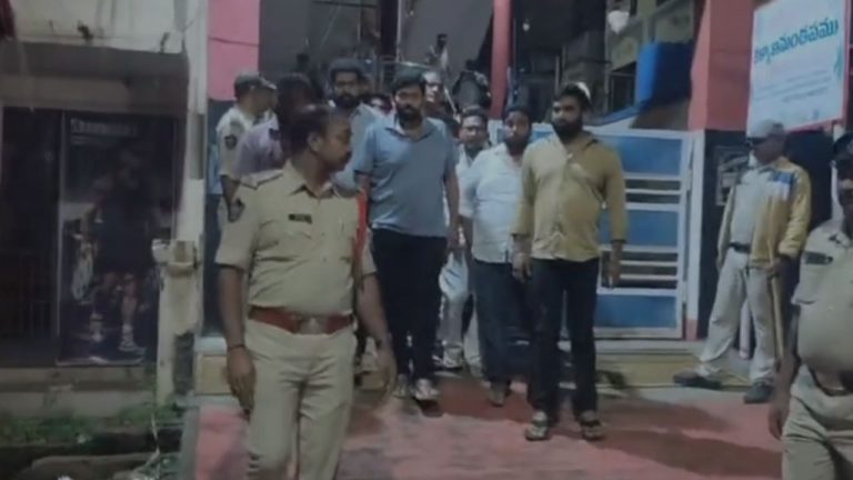 Jakkampudi Raja: జక్కంపూడి రాజా దీక్ష భగ్నం.. 50 మంది హౌస్‌ అరెస్ట్‌!