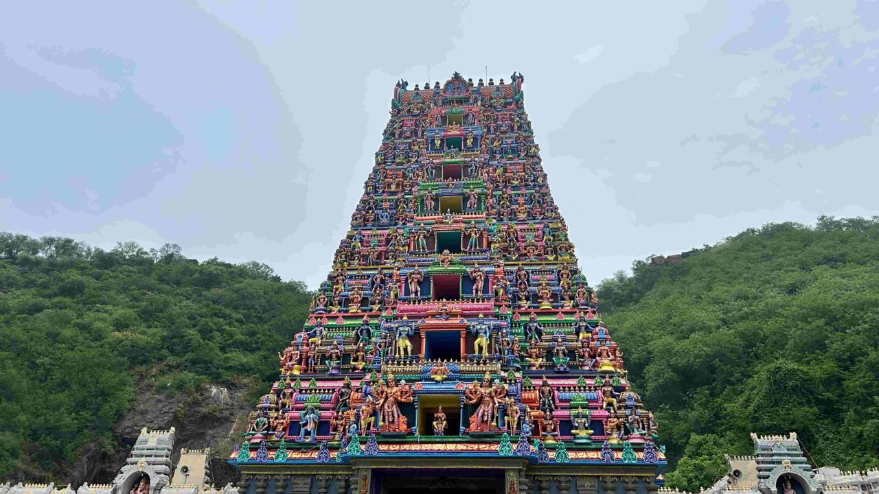 Kanakadurgamma Temple: ప్లేట్ కలెక్షన్ నిలిపివేత.. ఇంద్రాకిలాద్రిపై పంతుళ్ల లొల్లి!