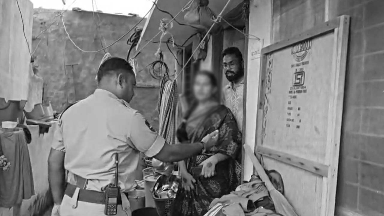 Live-in Relationship: వీడేం మొగుడండీ బాబు.. భార్యా, పిల్లలను వదిలేసి ట్రాన్స్ జెండర్‌తో సహజీవనం..