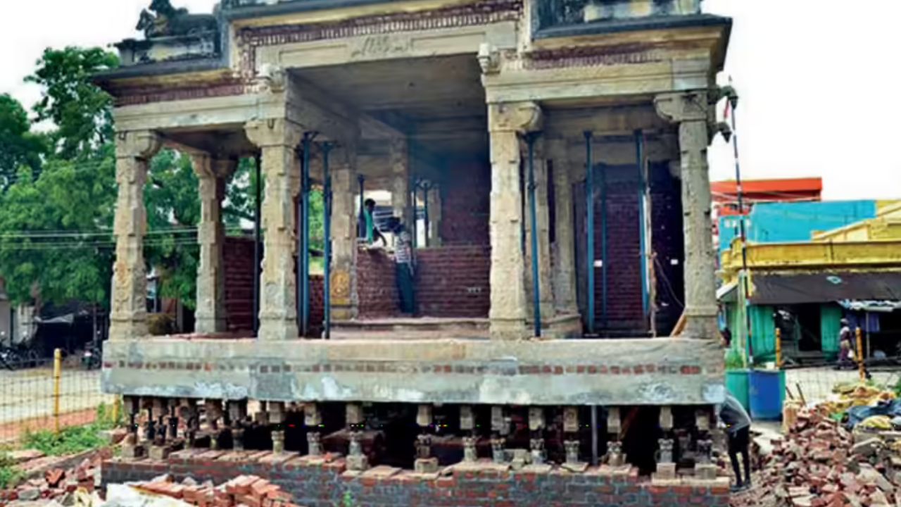 Old Temples Lift: జాకీల సాయంతో వందేళ్ల నాటి ఆలయాలు లిఫ్ట్.. ఎక్కడో తెలుసా?