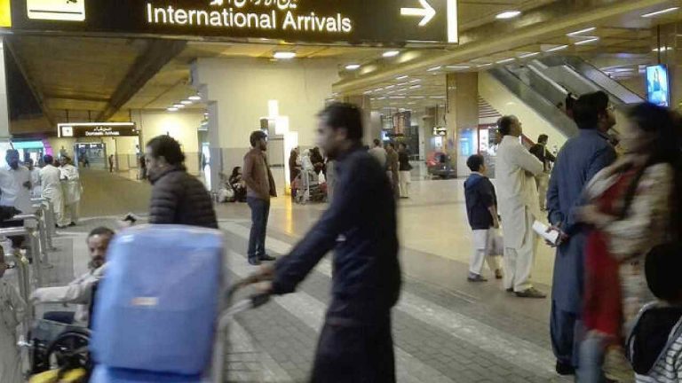 Pakistan: కరాచీ ఫ్లైట్ టికెట్ కొంటే, సౌదీలో దిగాడు.. పాకిస్తాన్‌లో ఇంతే కావచ్చు..