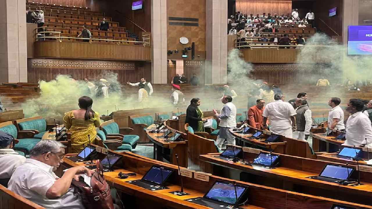 Parliament breach: పార్లమెంట్‌లో దాడి చేసిన నిందితులకు బెయిల్..