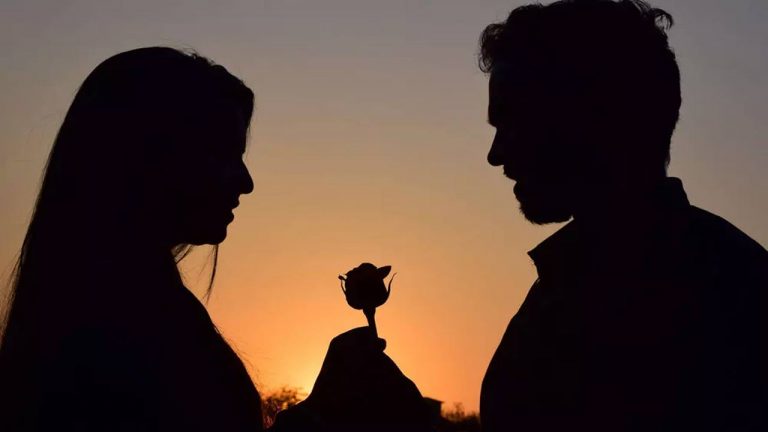 Delhi: కంత్రీ పోలీస్ జంట.. రికవరీ చేసిన రూ.2 కోట్లతో పరారై జల్సాలు