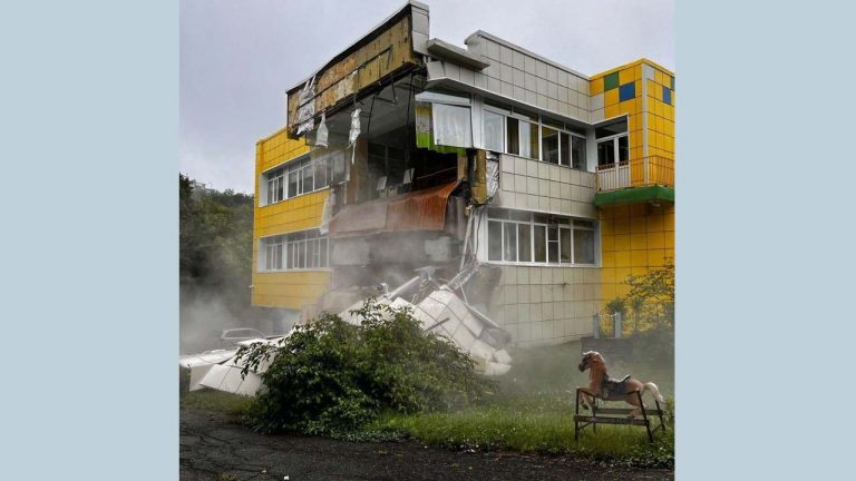 Earthquake in Russia: రష్యాతీరంలో భారీ భూకంపం.. రిక్టర్ స్కేలుపై 8.7 తీవ్రత.. సునామీ హెచ్చరిక జారీ