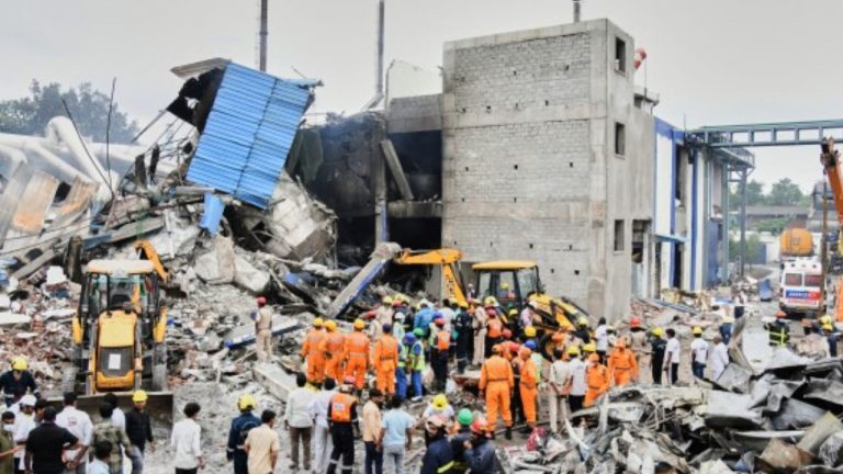 Sigachi Blast: సిగాచి పరిశ్రమ పేలుడు.. గందరగోళానికి గురి చేస్తున్న అధికారుల లెక్కలు!