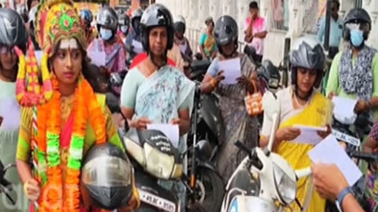 Free Gold-Saree Gift: బంగారం, చీర ఫ్రీ.. ఎందుకు, ఎక్కడో తెలుసా?