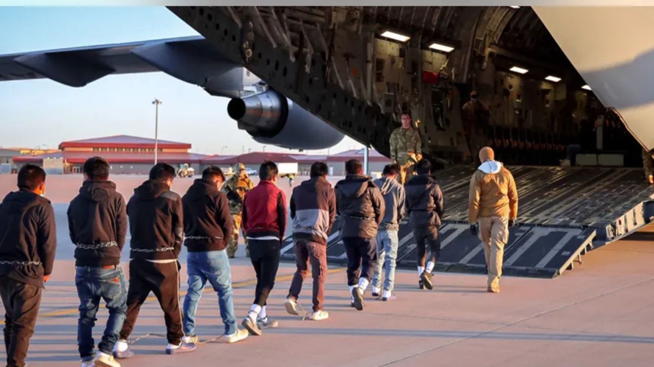 US Deports: 1,563 మంది భారతీయులను వెనక్కి పంపిన అమెరికా.. కేంద్రం అధికారిక ప్రకటన