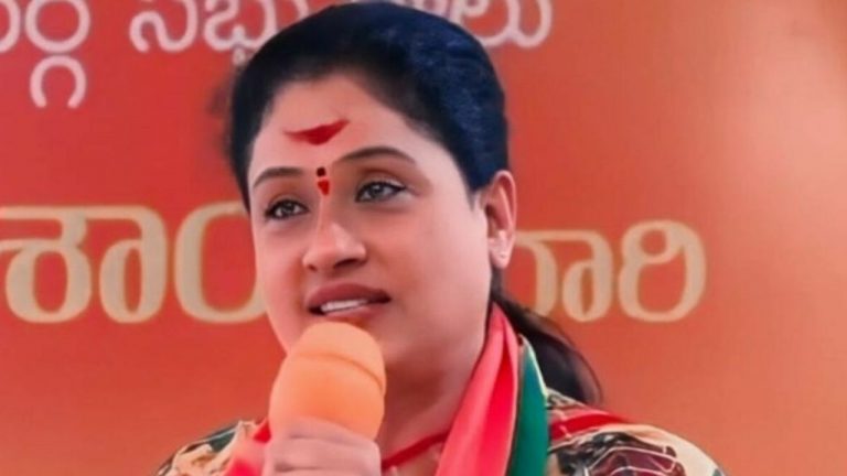 MLC Vijayashanti: గుడ్ మార్నింగ్, గుడ్ ఈవెనింగ్ కాదు.. గుండెపై చేయి వేసి ‘జై తెలంగాణ’ అనండి!