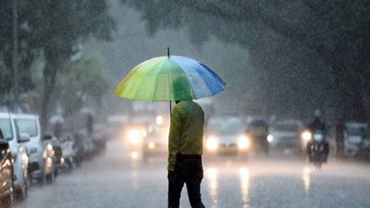 Weather Report: తెలంగాణ ప్రజలకు అలర్ట్.. ఆ జిల్లాల్లో భారీ నుంచి అతిభారీ వర్షాలు..!