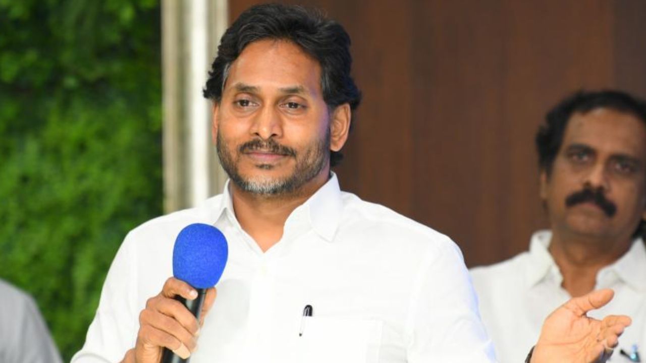 YS Jagan: సెక్యూరిటీ నా కోసం కాదు.. నా కోసం వచ్చే జనాల్ని అడ్డుకోవటానికి!