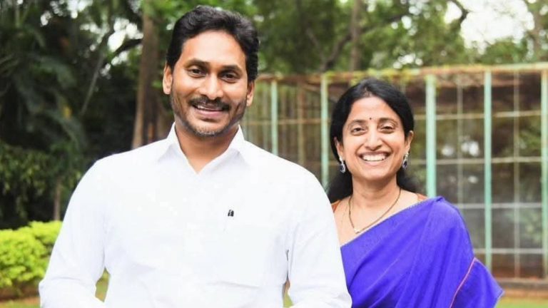 YS Jagan: గవర్నర్‌తో వైఎస్ జగన్‌ దంపతుల భేటీ.. రాజకీయ వర్గాల్లో ఆసక్తి!