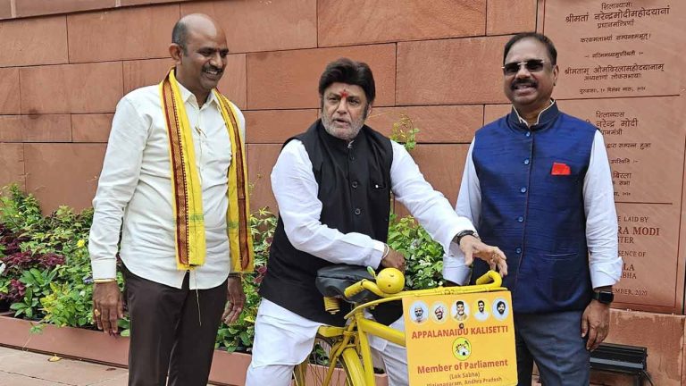 Balakrishna: పార్లమెంట్లో సైకిల్ తొక్కిన బాలకృష్ణ