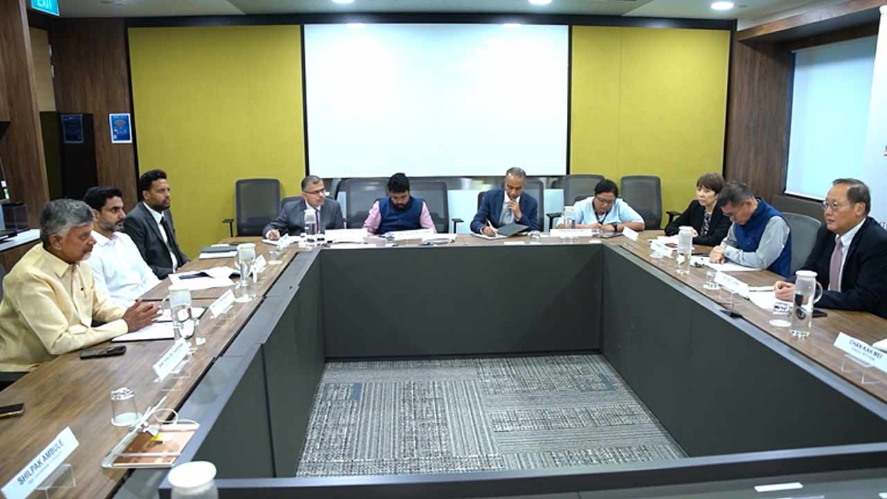 CM Chandrababu Singapore Tour: రికార్డులు సరిచేసేందుకే వచ్చా.. సింగపూర్‌ మంత్రితో ఏపీ సీఎం కీలక వ్యాఖ్యలు..