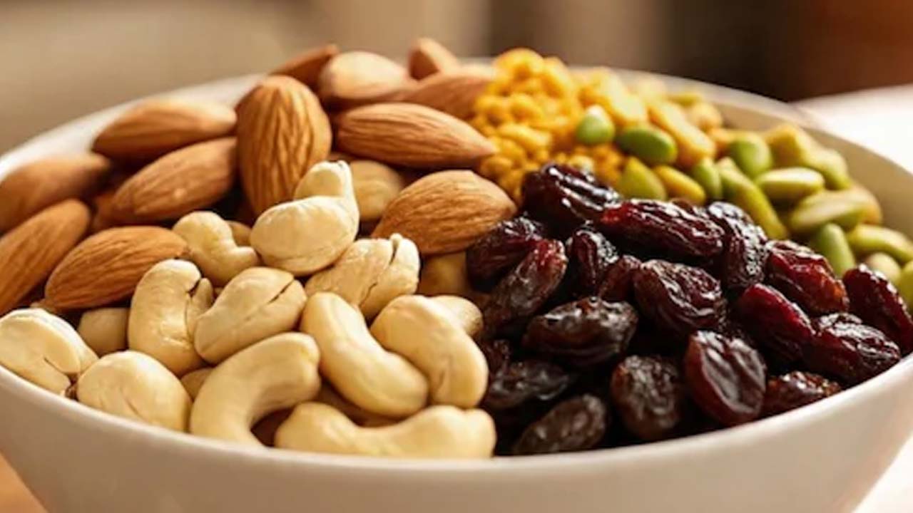 Health Tips: డ్రై ఫ్రూట్స్ తినడం వల్ల కలిగే ప్రయోజనాలు తెలిస్తే.. అస్సలు వదలరు