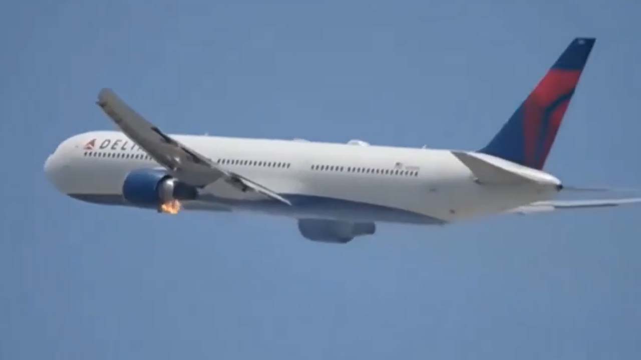Delta Airlines: గాల్లో ఉండగానే ఇంజిన్ లో మంటలు.. విమానంలో 294 ప్రయాణికులు.. చివరకు(వీడియో)