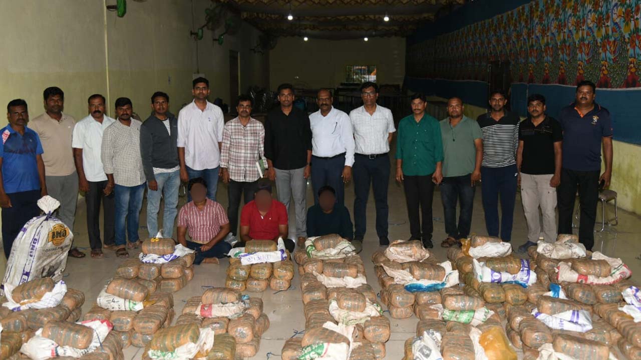 Eagle Team: రూ. 5 కోట్ల విలువైన గంజాయి పట్టివేత.. 455 గంజాయి ప్యాకెట్లు సీజ్