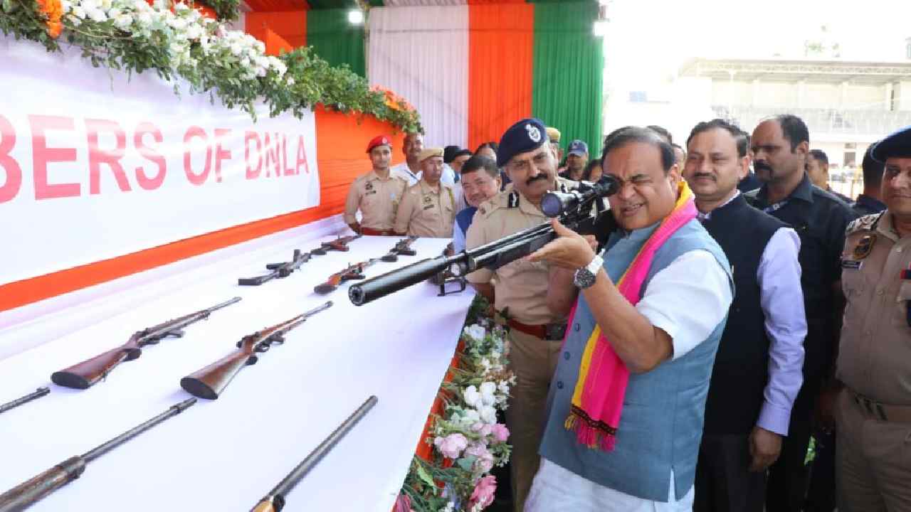 Assam: బంగ్లా చొరబాట్లు, స్థానికులకు తుపాకులు ఇవ్వనున్న అస్సాం ప్రభుత్వం..