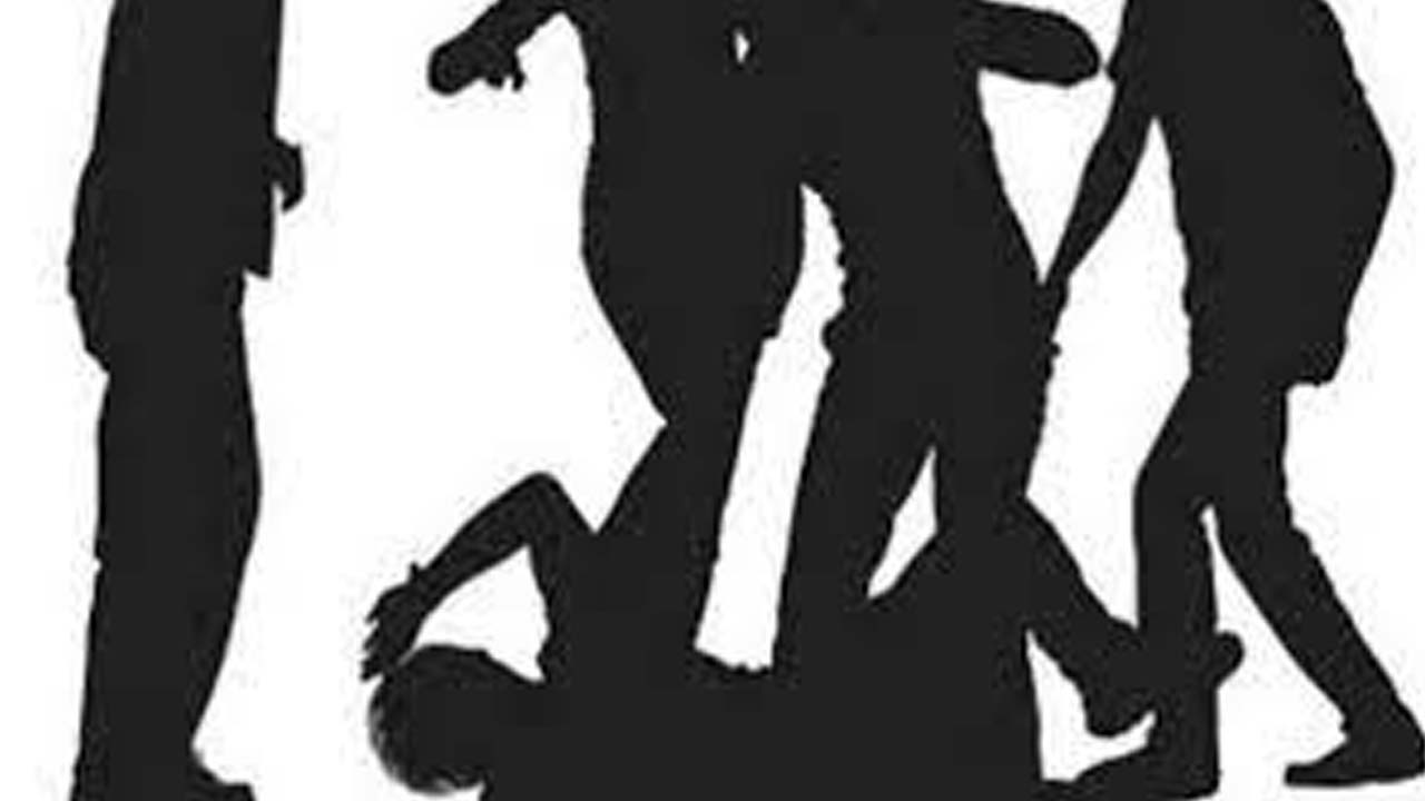 Hyderabad: భర్తను చంపేందుకు భార్య స్కెచ్.. బీర్ బాటిల్స్ తో దాడి.. చనిపోయాడనుకొని..