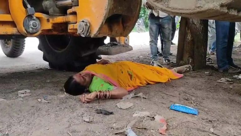 HYDRA : రాజేంద్రనగర్‌లో హైడ్రా కూల్చివేతలు..  పార్క్ స్థలాన్ని కబ్జా చేశారంటూ వివాదం