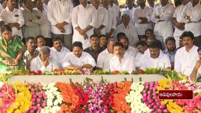 YSR Jayanthi 2025: ఇడుపులపాయలో ప్రత్యేక ప్రార్థనలు.. వైఎస్సార్‌ ఘాట్‌ వద్ద నివాళులర్పించిన జగన్