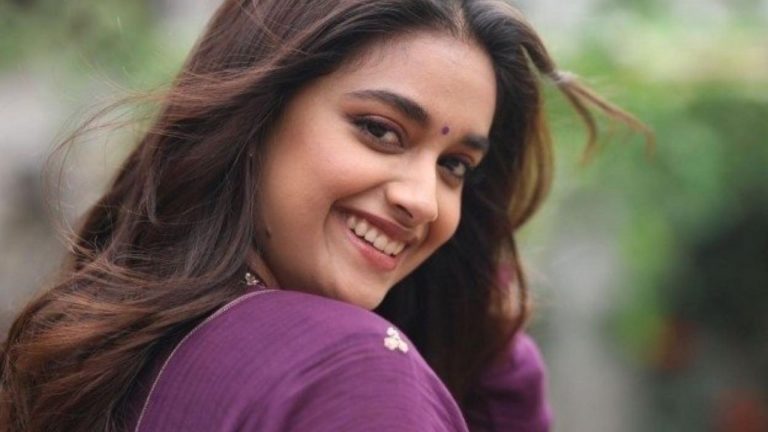 Keerthy Suresh : హీరోలతో సమానంగా మాకు రెమ్యూనరేషన్.. ఇవ్వాలి !