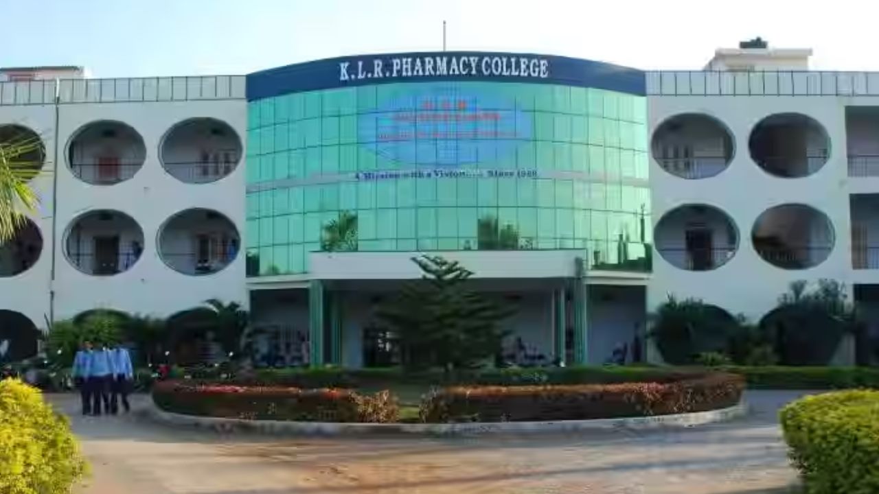 KLR Pharmacy College: కేఎల్‌ఆర్‌ ఫార్మసీ కాలేజీలో ర్యాగింగ్‌.. విద్యార్థులకు యాజమాన్యం వేధింపులు!